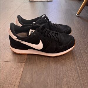 Nike internationalist